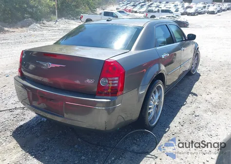 2010 Chrysler 300 Touring/Signature Series/Executive Series z USA, uszkodzony, nr VIN 2C3CA5CVXAH201307